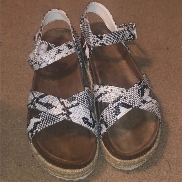 Pierre Dumas size 10 snakeskin platform sandals - Picture 1 of 8